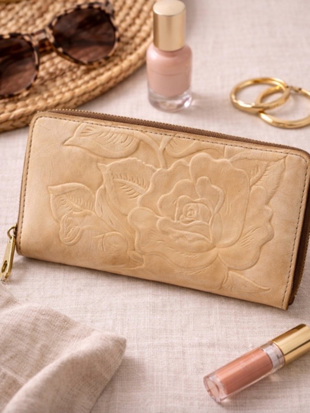 Patricia Nash Tooled Leather Zip Around Wallet Floral Embossed Tan Beige Distres
